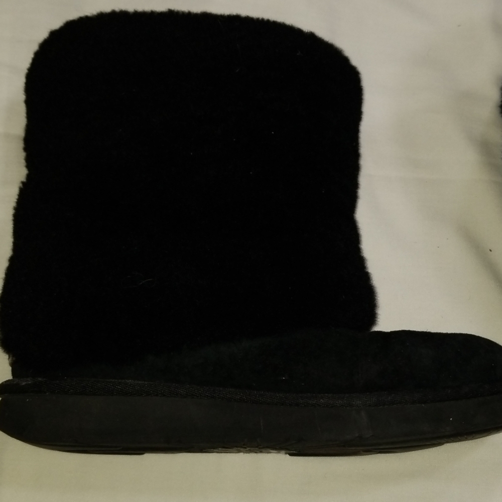 Ugg Black Sheepskin With Shearling Fur - Picture 3 of 6